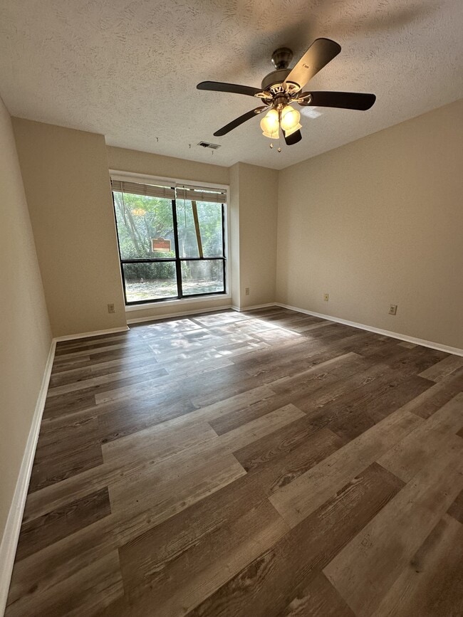 Building Photo - 1866 Tryon Dr