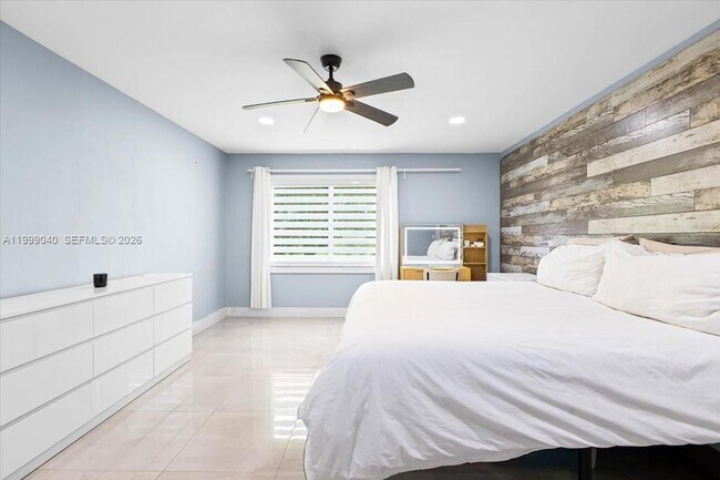 Building Photo - 6001 N Falls Cir Dr