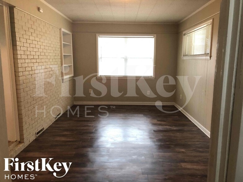 Building Photo - 901 Elizabeth Dr