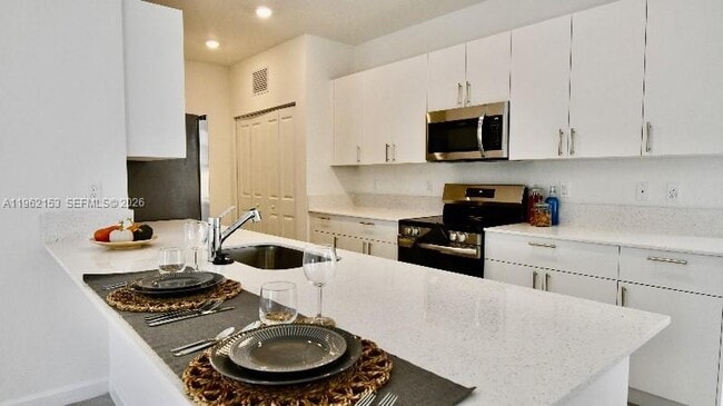 Building Photo - 4949 Peacock Wy