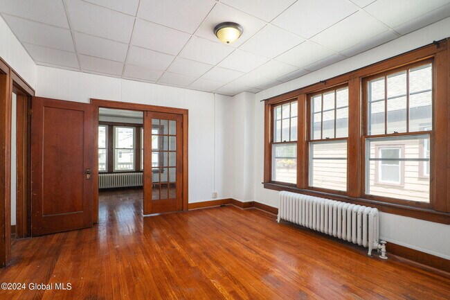 Building Photo - 52 Forest Ave
