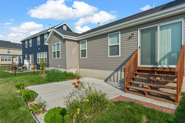 Building Photo - Charming 3-Bedroom Home