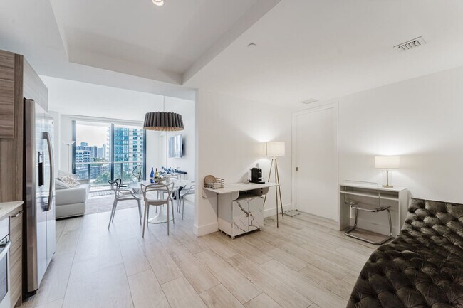 Building Photo - 101 NE 34th St