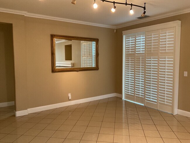 Building Photo - Gorgeous Home in Gated Community