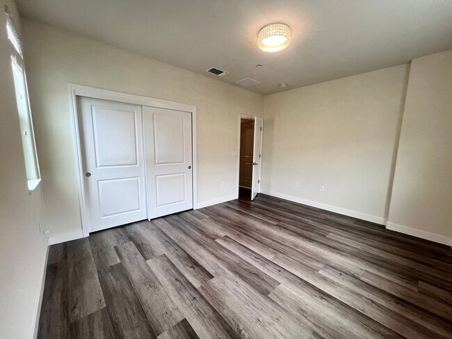 Building Photo - STUNNING 4BD/2.5BA TOWNHOUSE IN WALNUT CREEK!!!