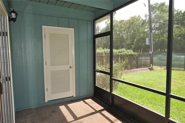 Building Photo - 501 SW 75th St