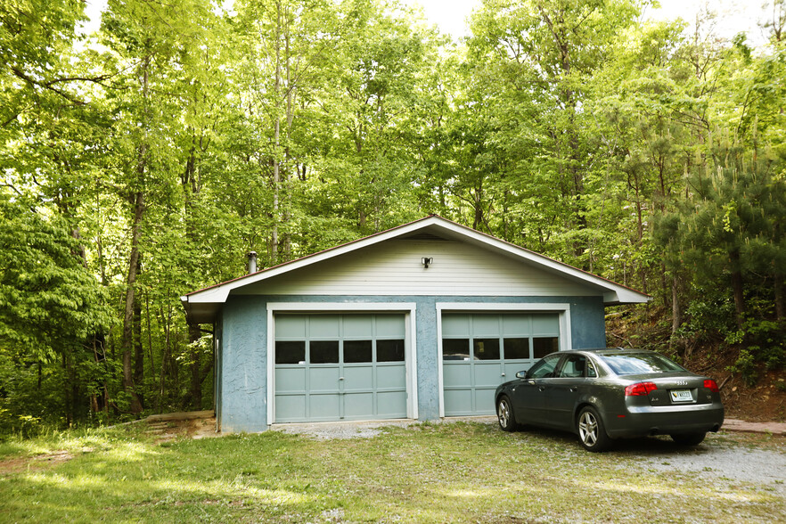 two car garage - 3724 Warden Branch Ln
