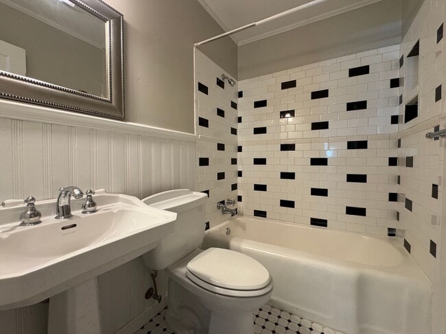 Building Photo - 4 Bedroom | 3 Bathroom Raleigh Home with F...