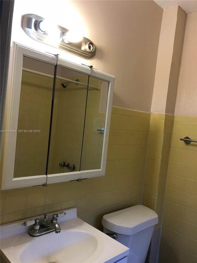 Building Photo - 76 NE 48th St