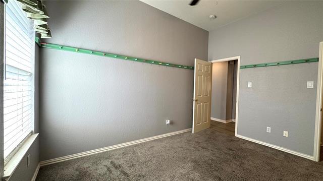 Building Photo - 3010 Bluewood Dr