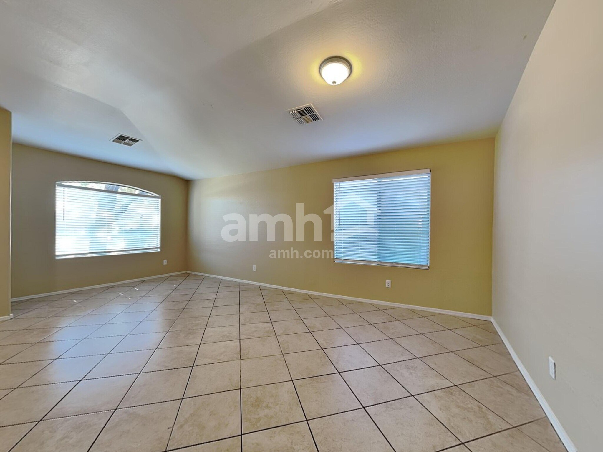 Building Photo - 8110 S 48th Ln