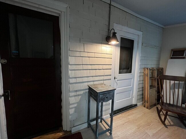 Building Photo - 40 Brastow Ave