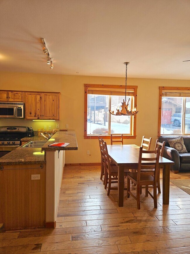 Building Photo - 10564 Boulders Rd