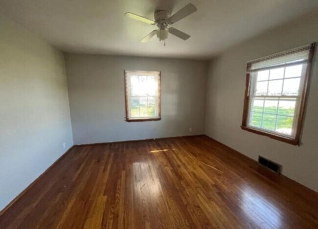 Building Photo - Spacious inside and out! Freshly painted!  3-Bedroom Rental Home – Comfort & Convenience!