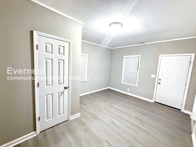 Building Photo - 3335 31st Pl N