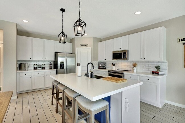 Building Photo - 650 Waters Edge Ln