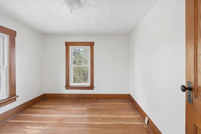 Building Photo - 751 Holmes Rd