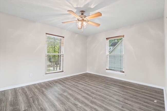 Building Photo - 218 Ridgewood Dr