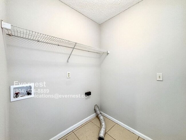Building Photo - 1785 Chandelier Cir E