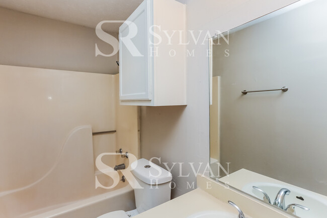 Building Photo - Stunning 3BR, 2BA home