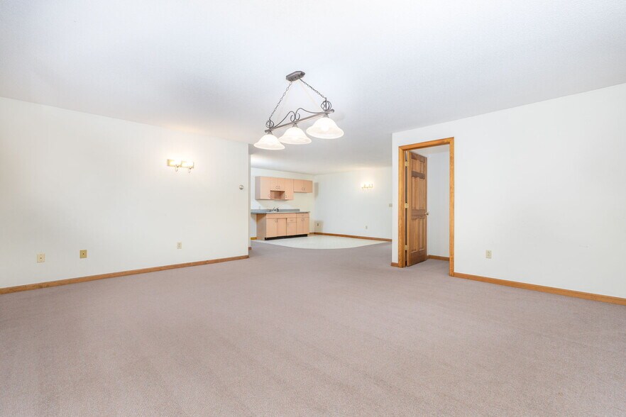 Building Photo - 84 Eastwood Dr