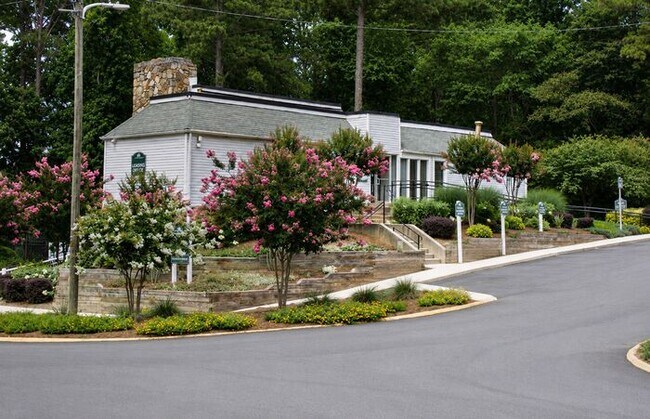 Building Photo - Affordable Living 20 Minutes from Everything Atlanta -2 Bedroom 2 1/2 Baths only $1300*
