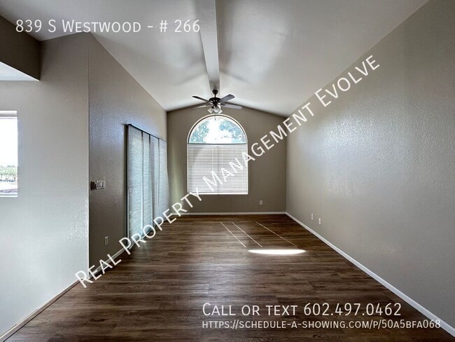 Building Photo - Lovely Mesa Condo