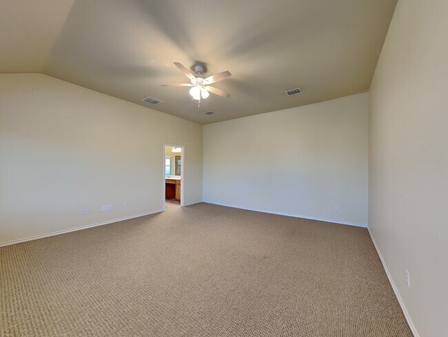 Building Photo - 1032 Bending Oak Dr