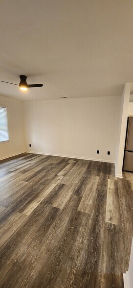 Building Photo - 2110 Twin Ave