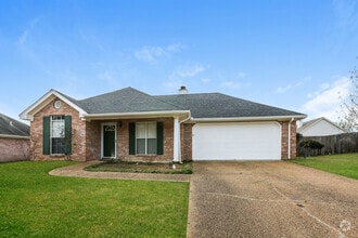 Building Photo - 549 Oak Ridge Way