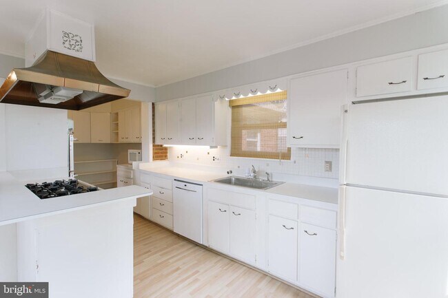 Building Photo - 2809 Pierpont St