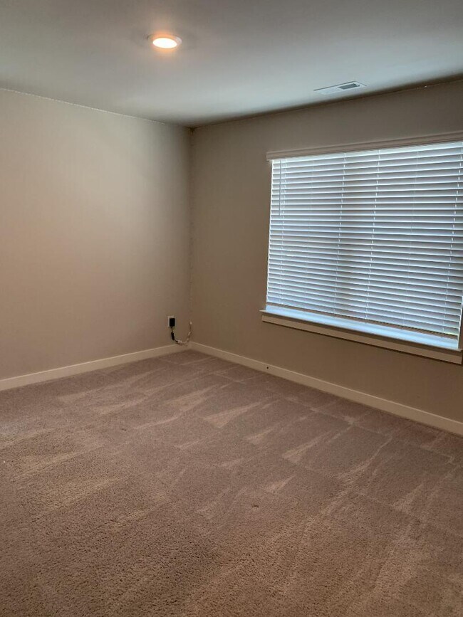 Building Photo - 5053 Percival Dr