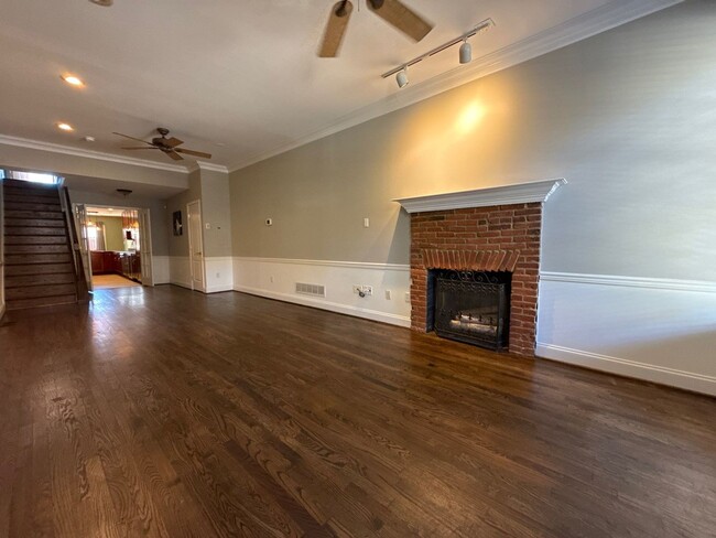 Building Photo - Spacious 4 Bedroom House In Baltimore City
