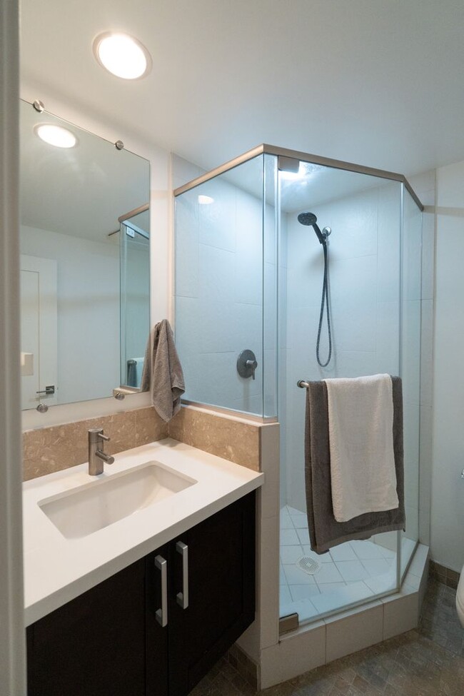 Building Photo - Stunning 3 Bedroom/ 3 Bathroom $5,900/mo.