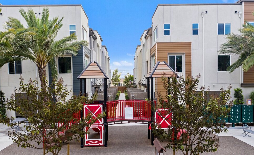 Building Photo - 14416 Plum Ln