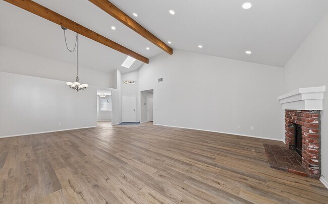 Building Photo - Beautiful Remodeled 2-Bedroom Single-Story Condo