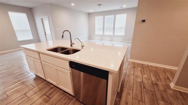 Building Photo - 124 Peruvian Ln
