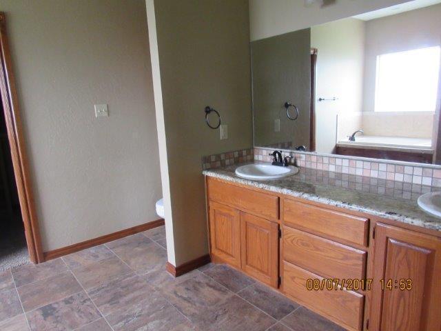 Building Photo - Fantastic home located in Dove Creek Addit...