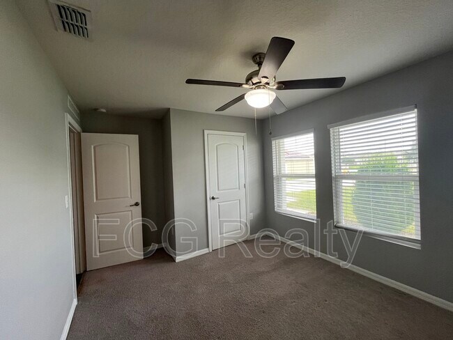 Building Photo - 711 Gila Dr
