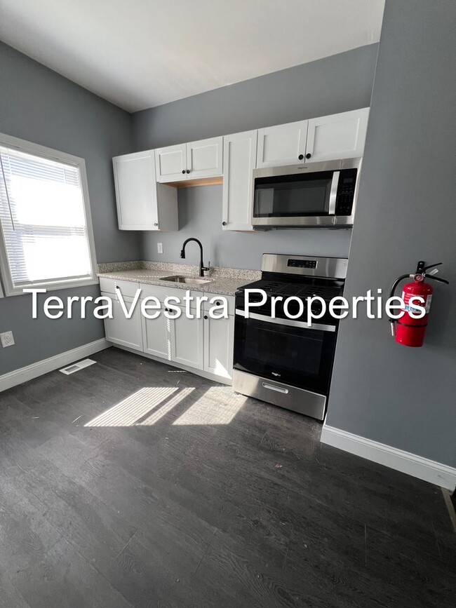 Building Photo - 3 Bed Single Family in Deepwater! Eligible for $500 Security Deposit.