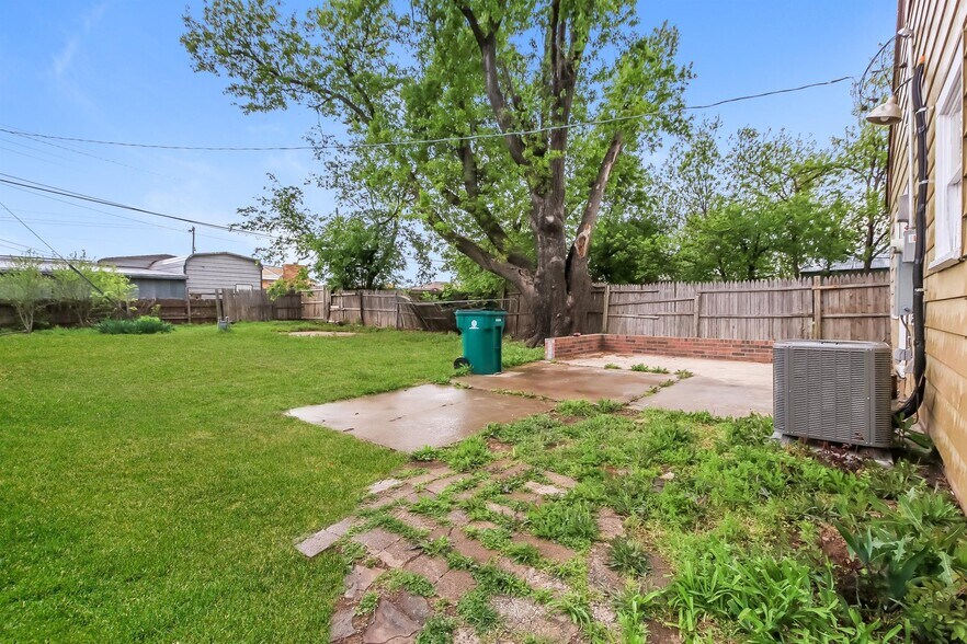 Building Photo - 1420 NW 94th St