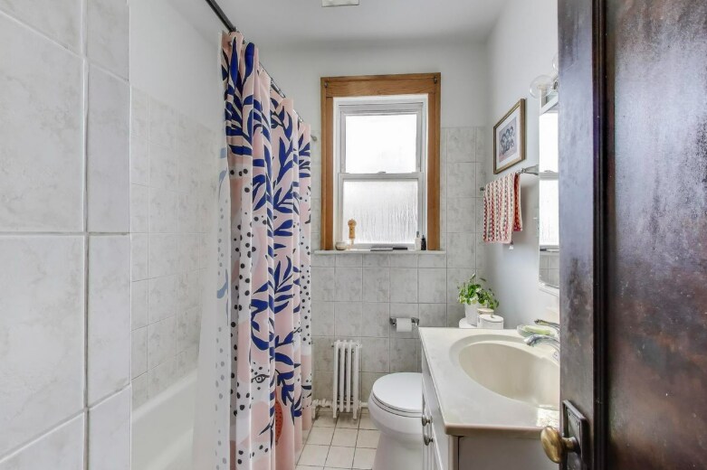 Building Photo - 2433 W Dakin St