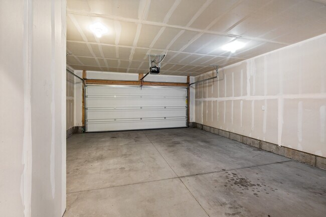 Building Photo - 671 S 400 E