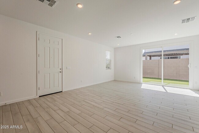 Building Photo - 2434 W Rowel Rd