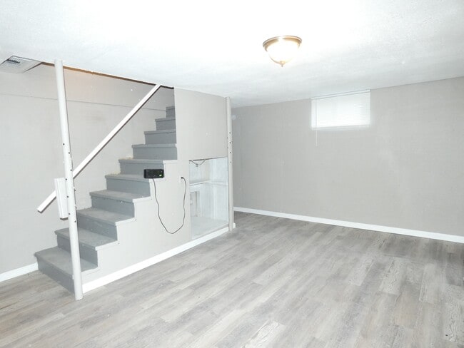 Building Photo - 4700 N Bristol Ave