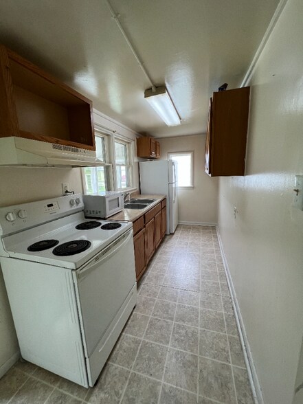 Building Photo - 427 Porter Ave