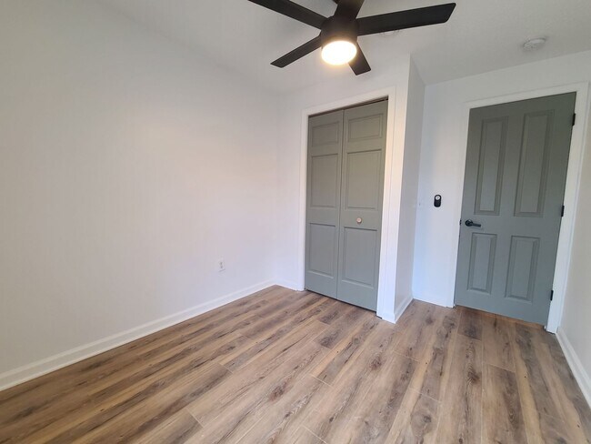 Building Photo - 556 Broadway St