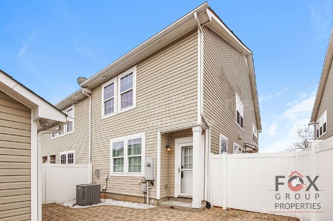 Building Photo - 18442 W Catawba Ave