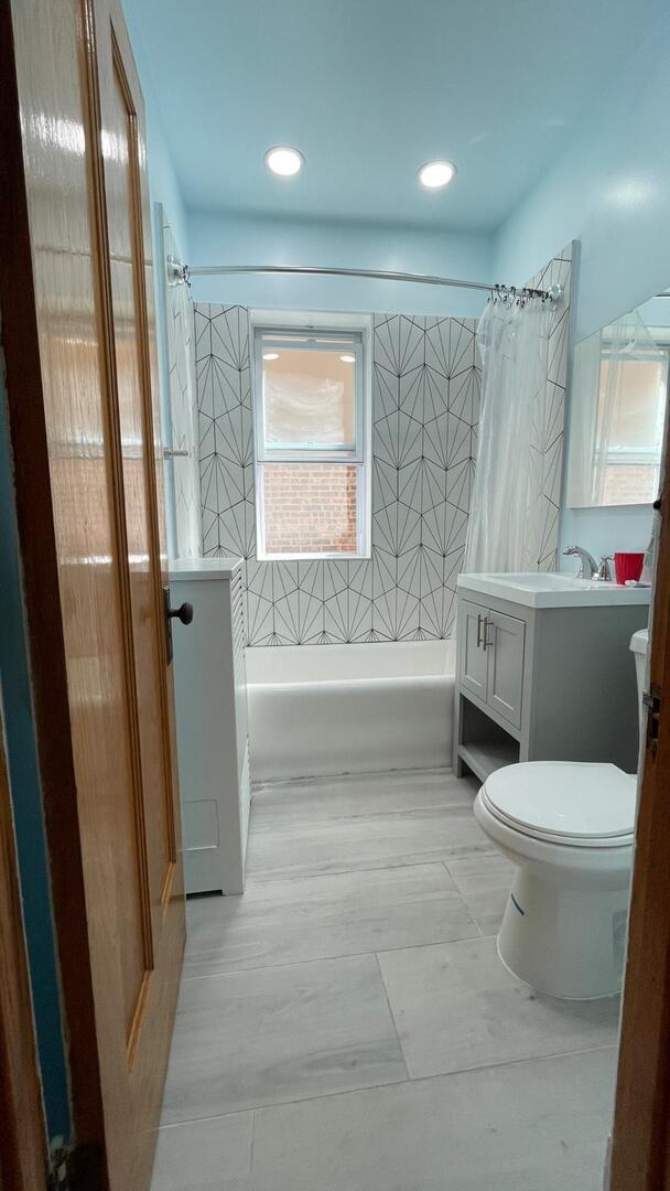 Building Photo - 2314 N Laramie Ave