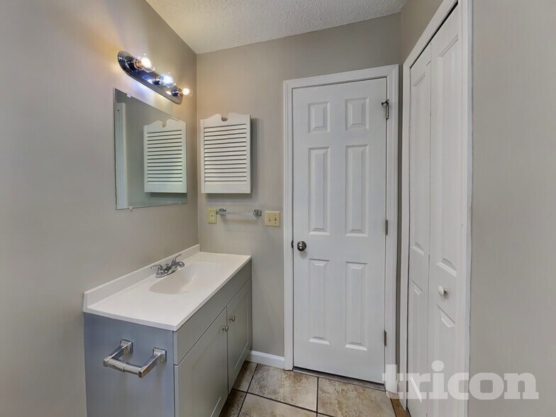 Building Photo - 5460 Running Creek Ln